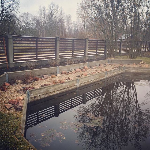 Terašveida krasta nostiprināšana piemājas dīķim #antbuve #labiekartosana #betonapaseta #betonaizstradajumi