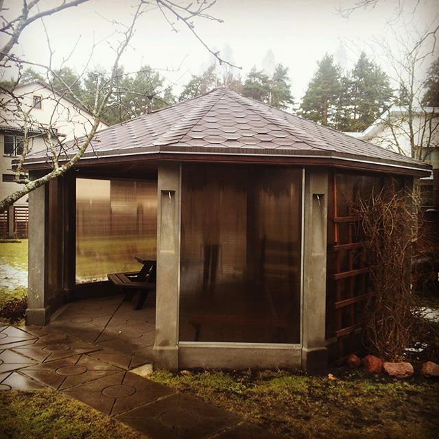 Lapene dārzam uz betona stabiem #antbuve #lapene #betonastabs #betonapaseta #labiekartosana