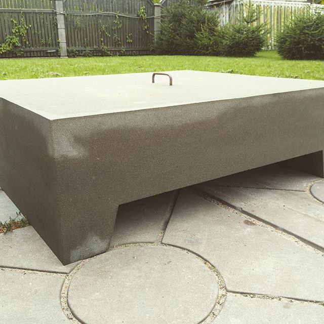 Masīvs, precīzas formas betona atsvars reklāmas banneru nostiprināšanai #antbuve #betonaizstradajumi #betonaelementi