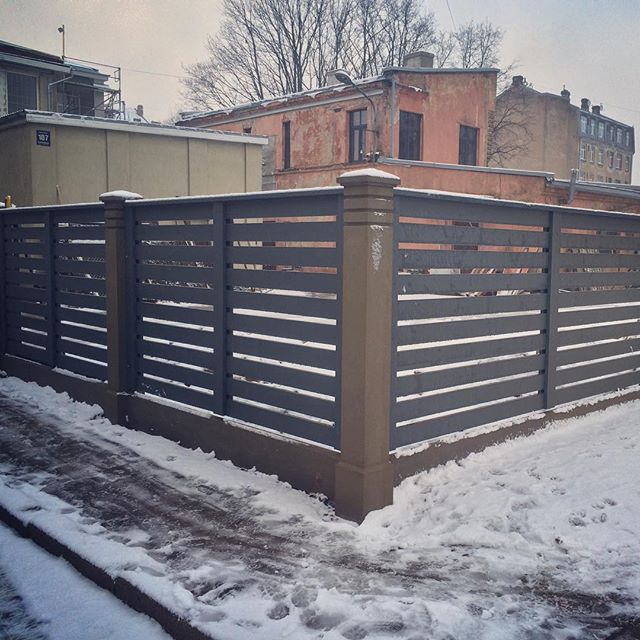 Jauna sēta Rīgā #antbuve #betonastabs #kokazogs #zogs #seta #labiekartosana